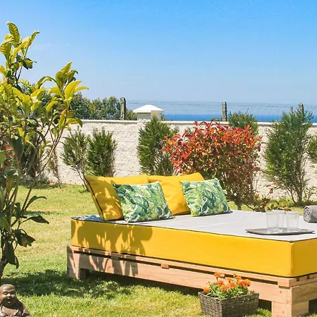 Awesome In A Corua With Indoor Swimming Pool, Wifi And 5 Bedrooms Ferienhaus Teira