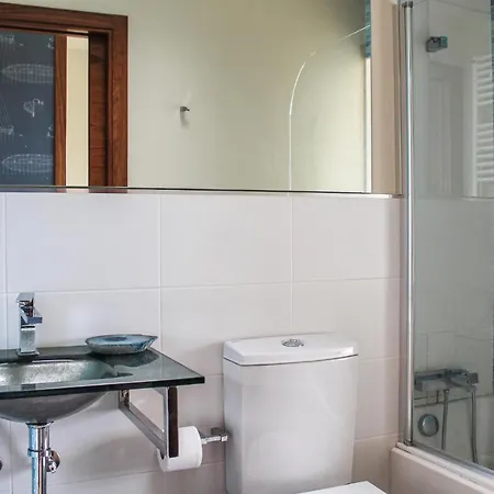 Awesome In A Corua With Indoor Swimming Pool, Wifi And 5 Bedrooms Ferienhaus *