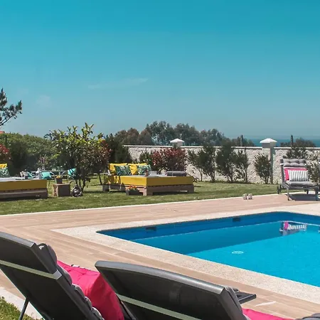 Awesome In A Corua With Indoor Swimming Pool, Wifi And 5 Bedrooms Ferienhaus