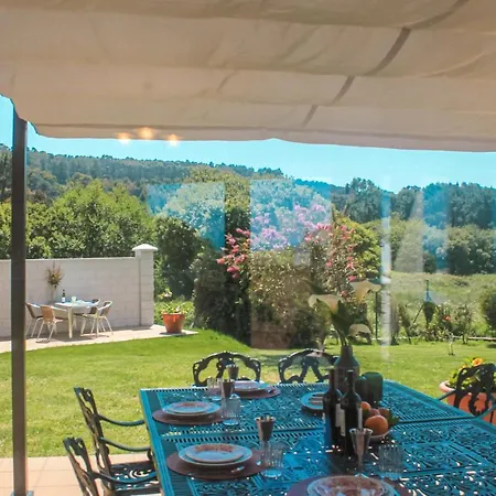 Awesome In A Corua With Indoor Swimming Pool, Wifi And 5 Bedrooms Ferienhaus