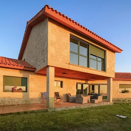 Ferienhaus Awesome In A Corua With Indoor Swimming Pool, Wifi And 5 Bedrooms Teira