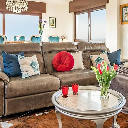 Ferienhaus Awesome In A Corua With Indoor Swimming Pool, Wifi And 5 Bedrooms *