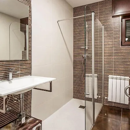 Awesome In A Corua With Indoor Swimming Pool, Wifi And 5 Bedrooms Ferienhaus *
